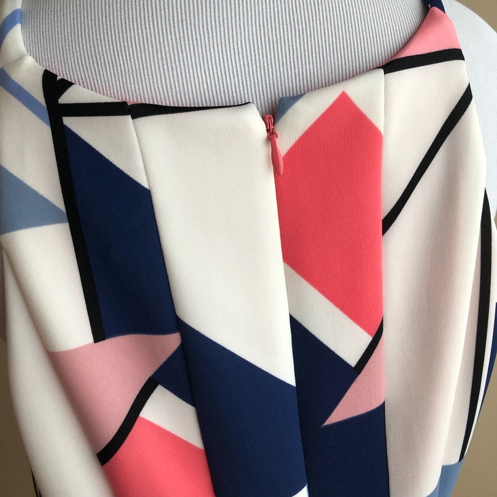 Abstract dress - Picture 3 of 6